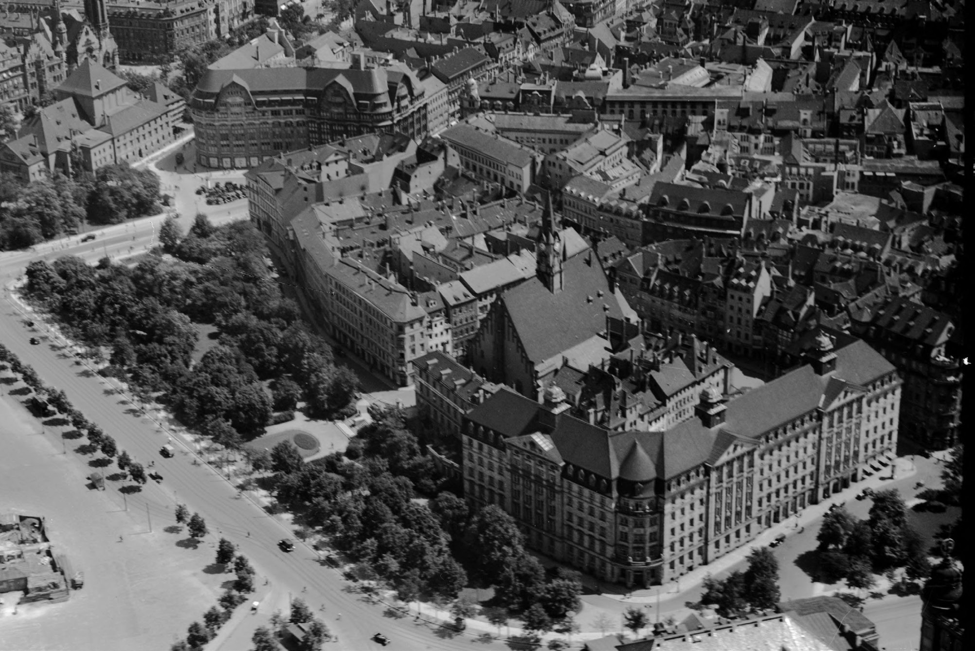 Mathäikirchhof im Juli 1929, Landesarchiv NRW (Junkers Luftbild, RW 0229-25679)